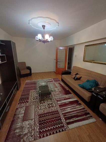 Apartament cu 3 camere decomandat în Theodor Pallady