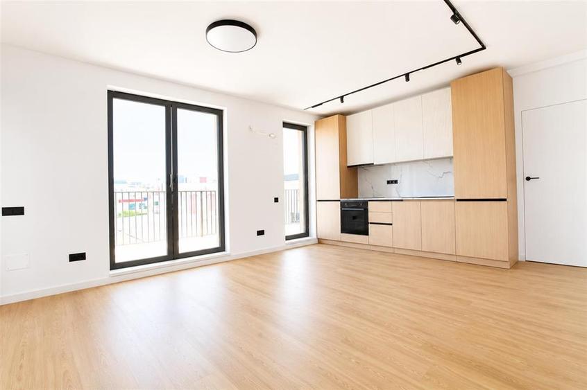 Apartament cu 3 camere semidecomandat în Florești