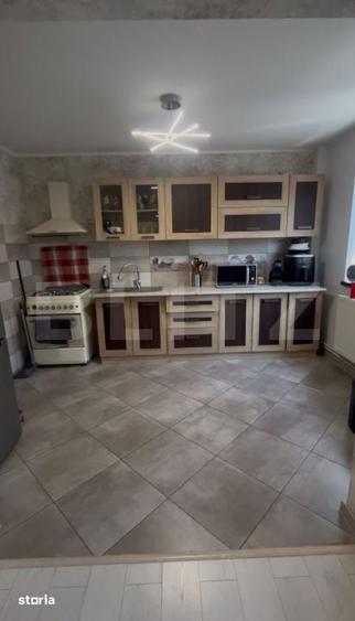 Casă cu 6 camere cu Teren 1000 Mp în Mereni