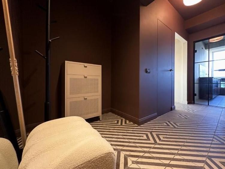 Apartament cu 3 camere semidecomandat, mobilat în Calea Victoriei