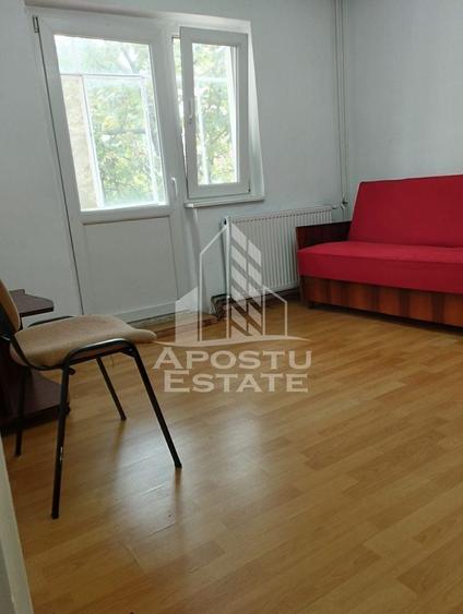 Apartament cu 3 camere decomandat, mobilat în Lipovei