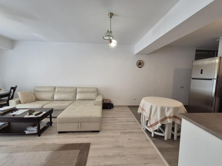 Apartament cu 3 camere semidecomandat în Națiunile Unite