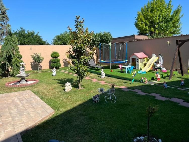 Casă cu 5 camere cu Teren 400 Mp în Central