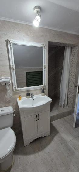Casă cu 6 camere cu Teren 220 Mp în Central