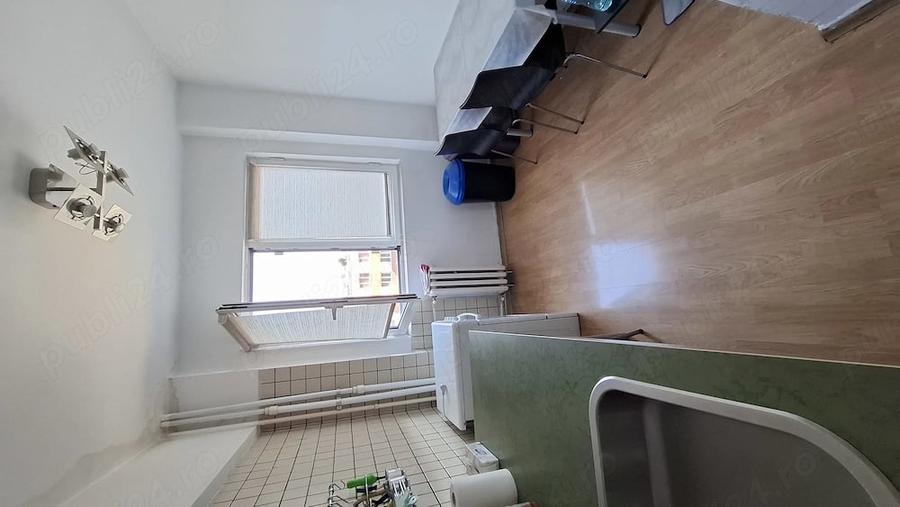 Apartament cu 3 camere decomandat în Alexandriei