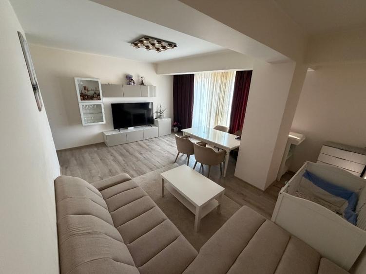 Apartament cu 3 camere decomandat, mobilat în Primo