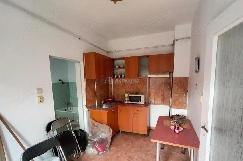 Garsonieră decomandată, mobilată în Muncitoresc