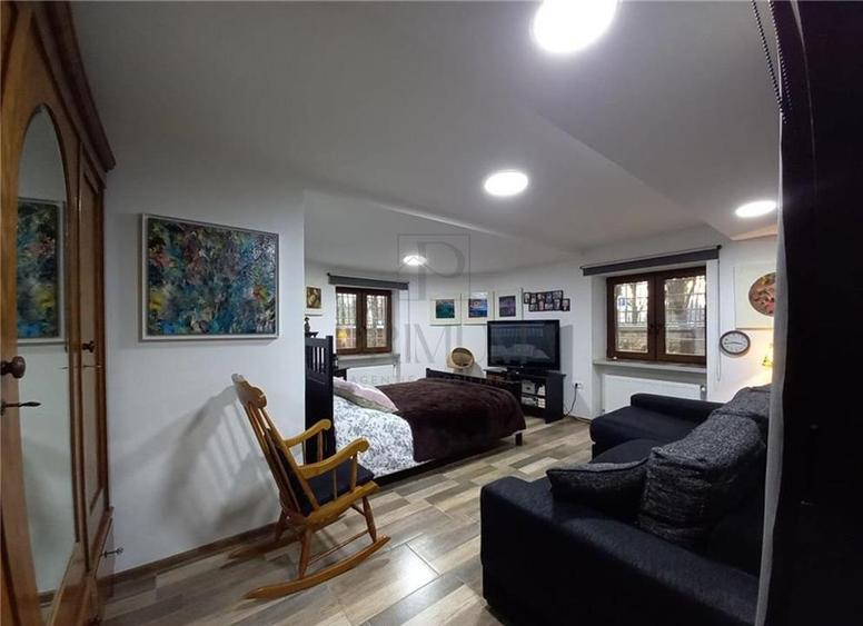 Apartament cu 3 camere decomandat, mobilat în Central