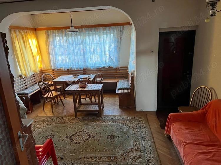 Casă cu 4 camere în Vărzaru