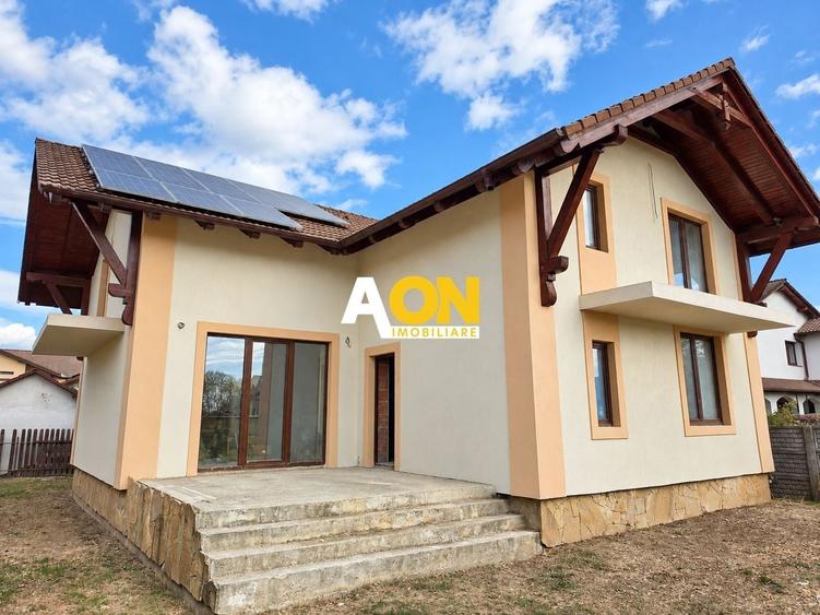 Casă individuală cu 5 camere cu Canalizare în Micești