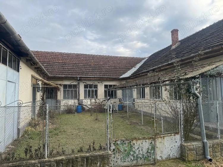 Casă cu 4 camere în Cireșu