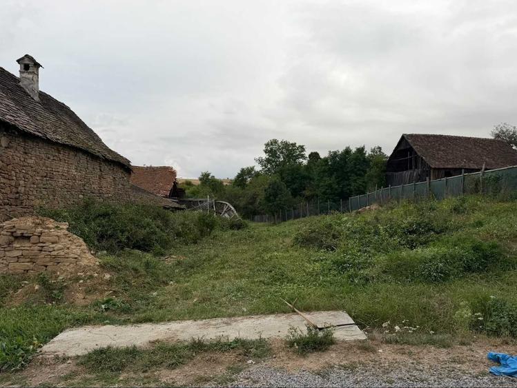 Teren de 1134 mp, în Cobor