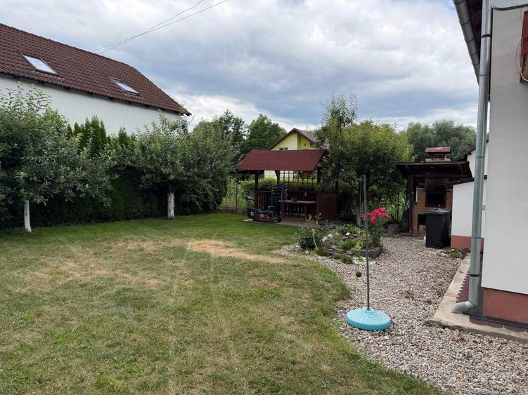Casă cu 4 camere în Vlaha