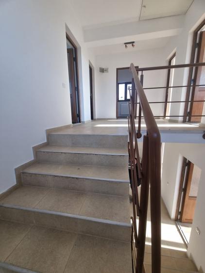 Casă individuală cu 6 camere cu Canalizare în Iris