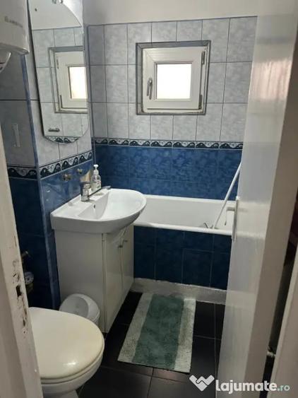 Apartament cu 3 camere semidecomandat, mobilat în Calea București