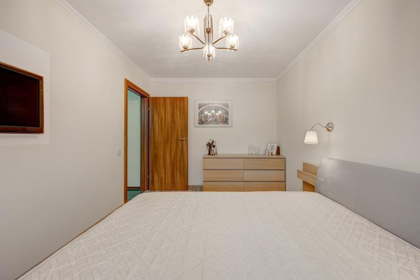 Apartament cu 3 camere decomandat în Berceni