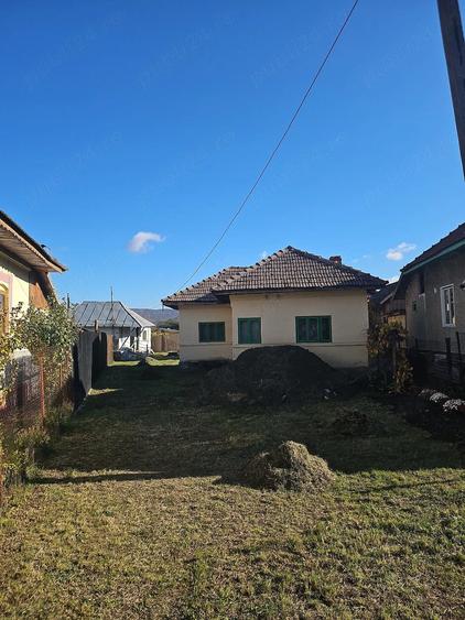 Casă cu Teren 2813 Mp în Râureni