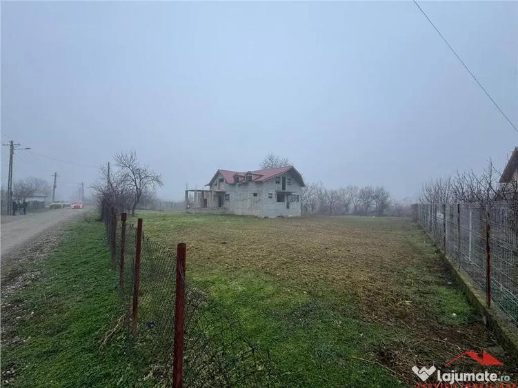Casă cu 4 camere cu Teren 2000 Mp în Rădulești