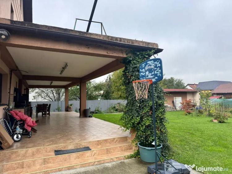 Casă cu 5 camere cu Teren 1000 Mp în Săsar