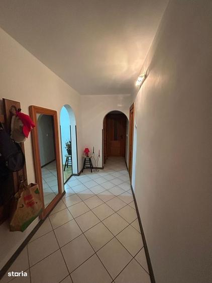 Apartament cu 4 camere decomandat în Sud
