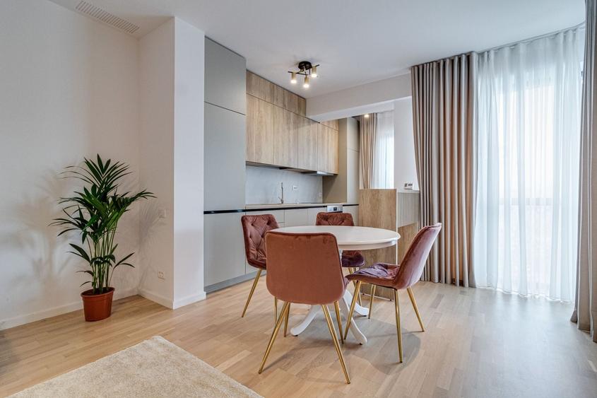 Apartament cu 2 camere semidecomandat, mobilat în Băneasa