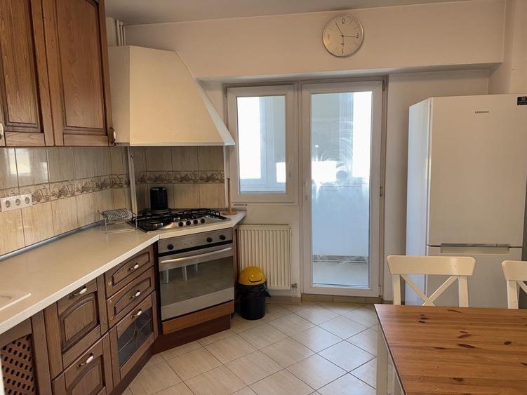 Apartament cu 2 camere decomandat, mobilat în P-ța Universității