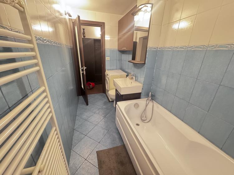 Apartament cu 3 camere decomandat, mobilat în Cornișa
