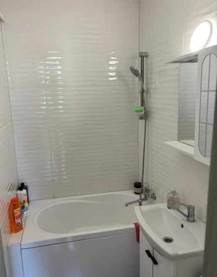 Apartament cu 3 camere decomandat în Exterior Vest