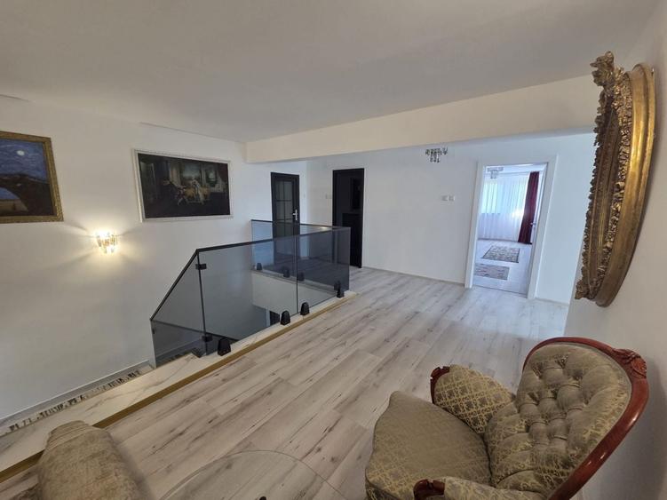 Casă individuală cu 6 camere cu Canalizare în Rediu