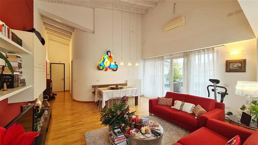 Penthouse cu 3 camere decomandat, mobilat în Girocului