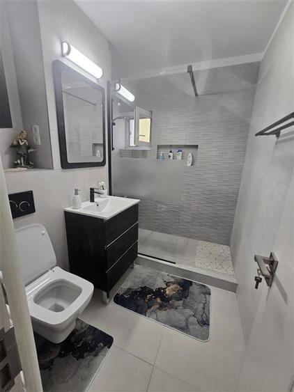Apartament cu 3 camere decomandat, mobilat în Central