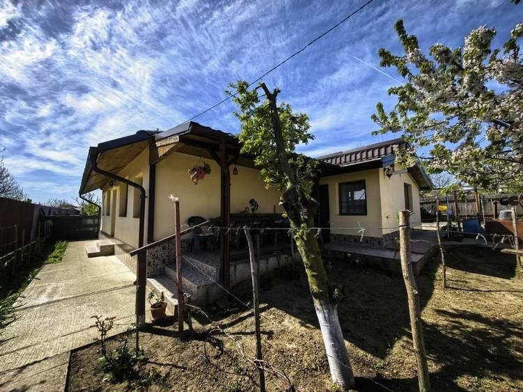 Casă individuală cu 4 camere cu Canalizare în Horpaz