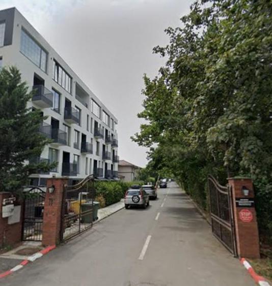 Apartament cu 3 camere semidecomandat, mobilat în Pipera