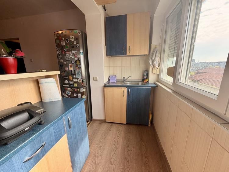 Apartament cu 2 camere semidecomandat, mobilat în Torontalului
