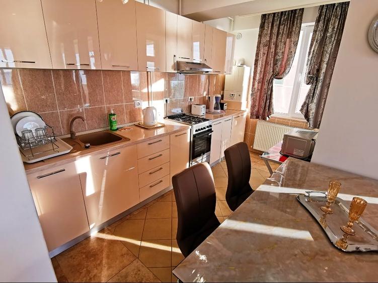 Apartament cu 3 camere decomandat, mobilat în Nord