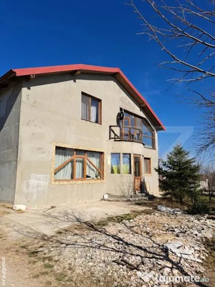 Casă cu 4 camere cu Teren 1500 Mp în Central