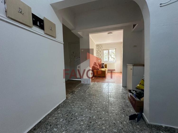Apartament cu 3 camere decomandat, mobilat în Lipovei