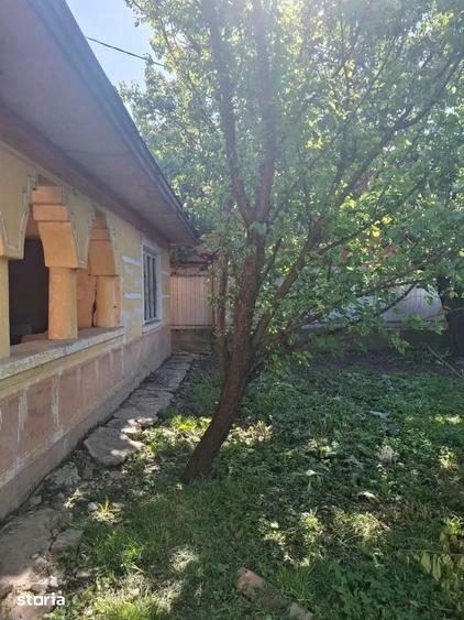 Casă cu 2 camere cu Teren 2156 Mp în Central