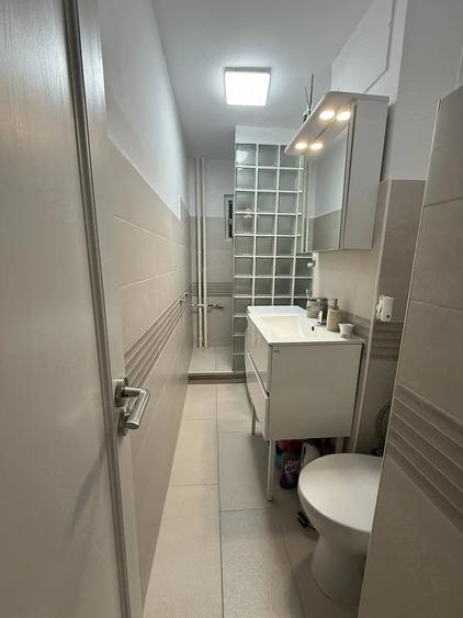 Apartament cu 3 camere semidecomandat în Dacia