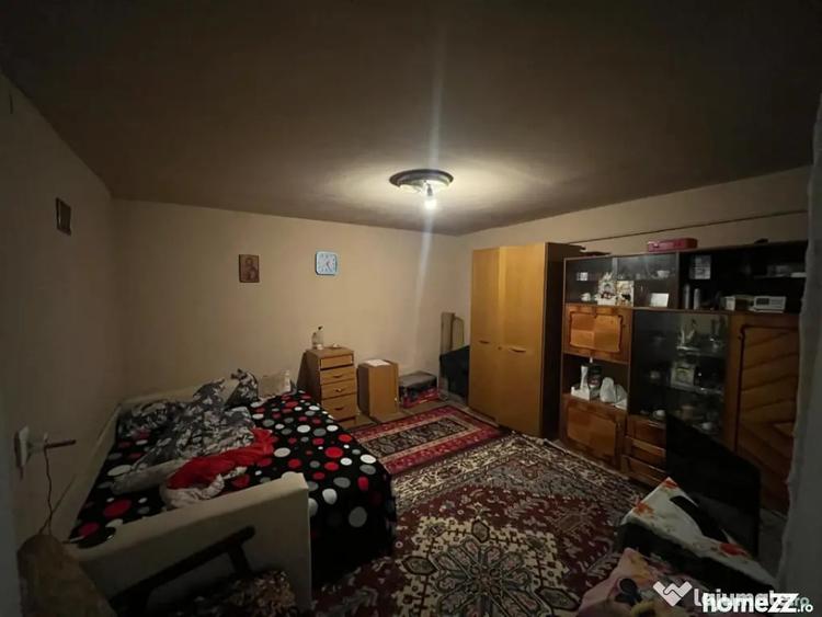 Casă cu 5 camere cu Teren 468 Mp în Central
