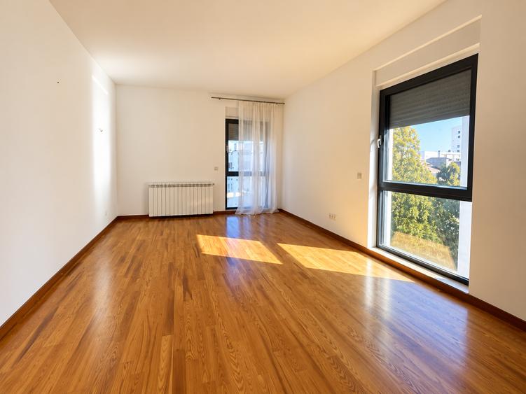 Apartament cu 4 camere decomandat în Dorobanți