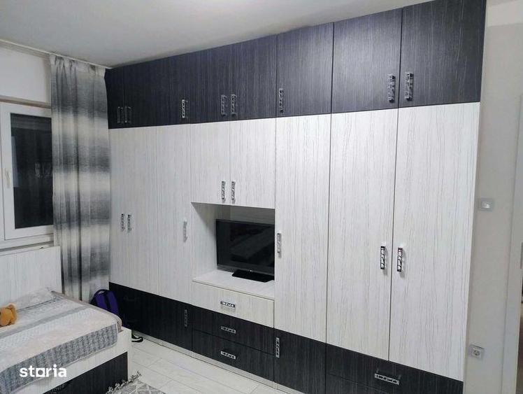 Apartament cu 3 camere semidecomandat în Nufărul