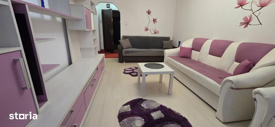 Apartament cu 3 camere decomandat în Micro 6