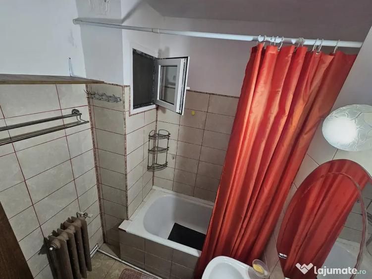 Apartament cu 2 camere decomandat, mobilat în Central