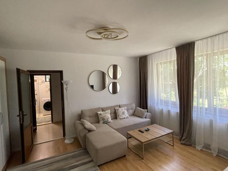 Apartament cu 3 camere semidecomandat în Centrul Istoric