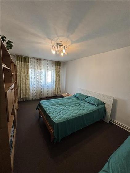 Apartament cu 3 camere decomandat, mobilat în Tomis II