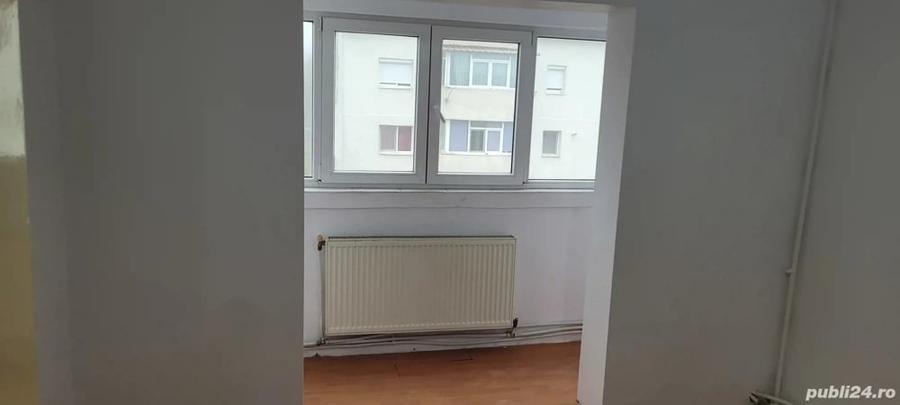 Apartament cu 3 camere decomandat în Republicii