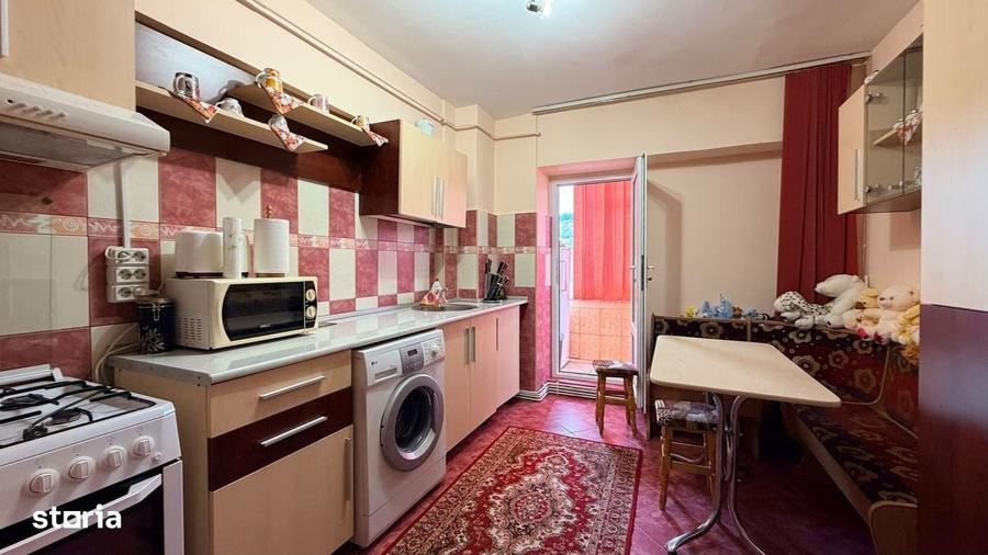 Apartament cu 3 camere decomandat în Arcu