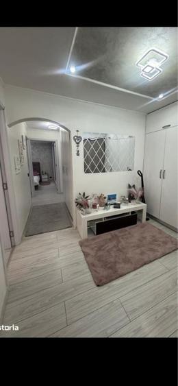 Apartament cu 3 camere decomandat, mobilat în Central