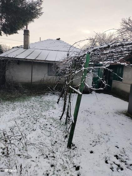 Casă cu 2 camere cu Teren 420 Mp în Central